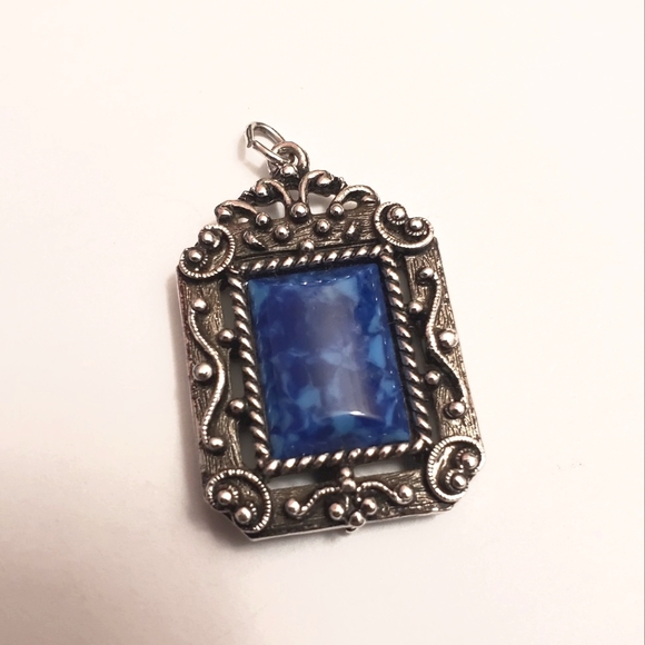 💙 FREE in bundle 💙 Vintage Sarah Coventry - Double sided Roman Holiday pendant - Picture 2 of 6